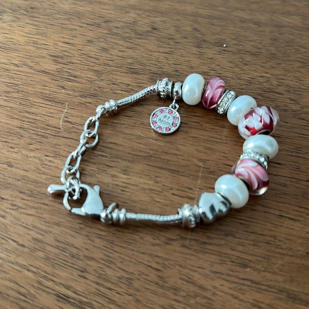Pandora like unbranded stainless steel charm bracelet, #1 MOM , beads included - Picture 3 of 6
